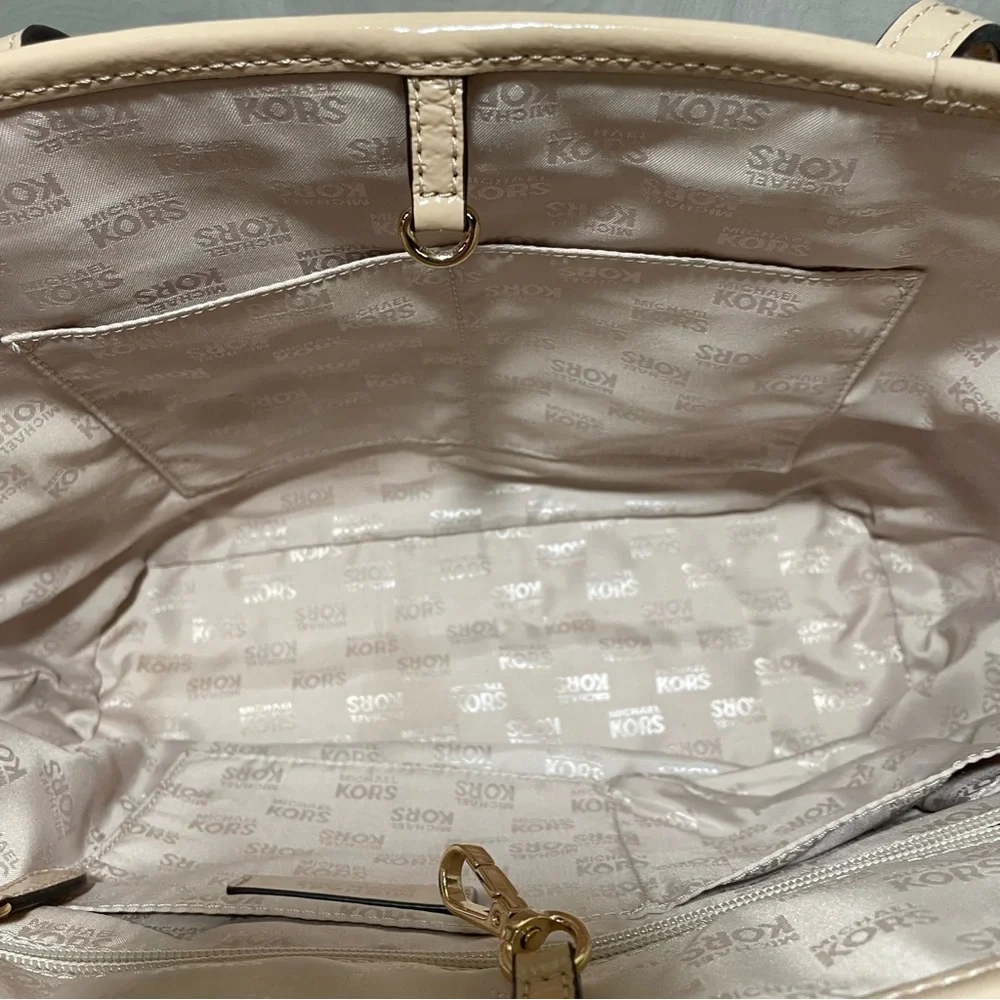 Michael Kors Jet Set Travel Signature Tote